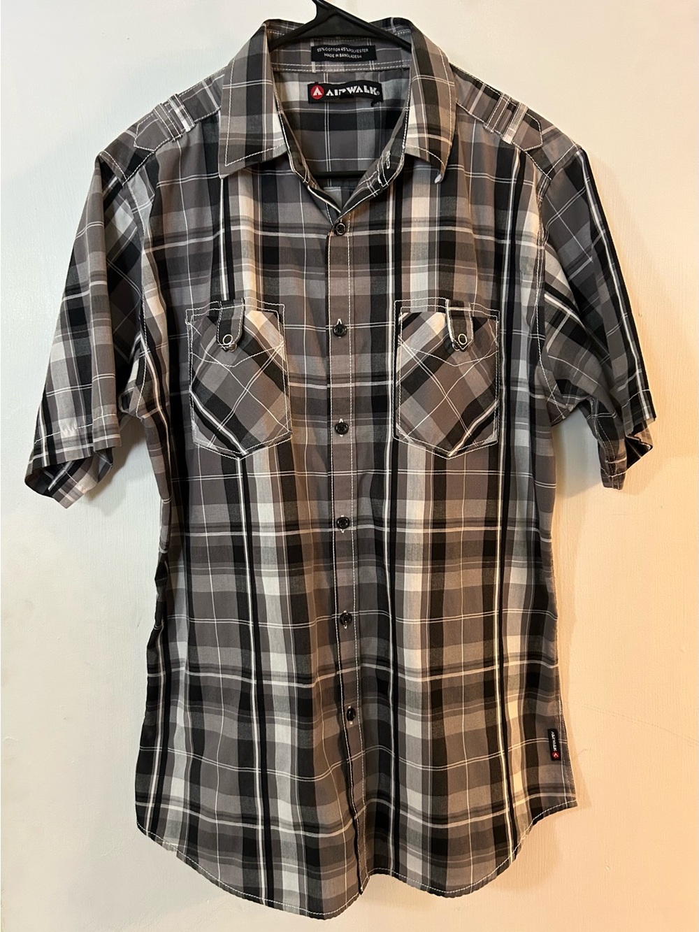 Airwalk Men's Short-Sleeve Plaid Button-Down Shirt in Gray and Black